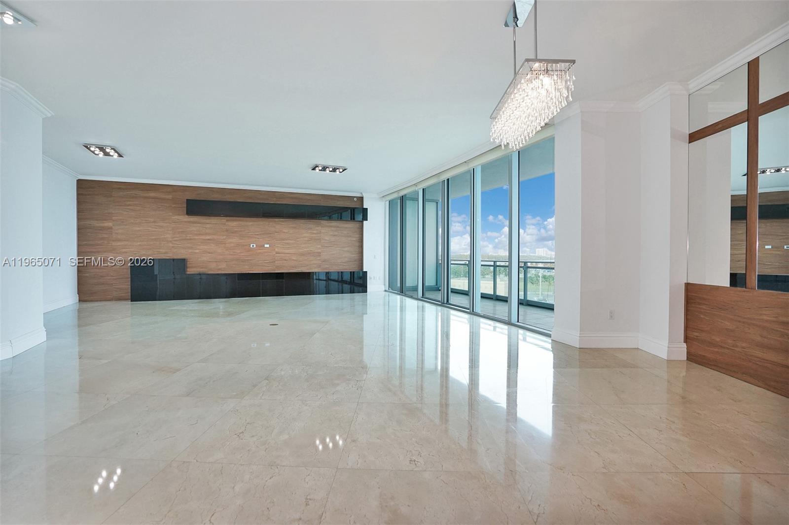 10295 Collins Ave # 504