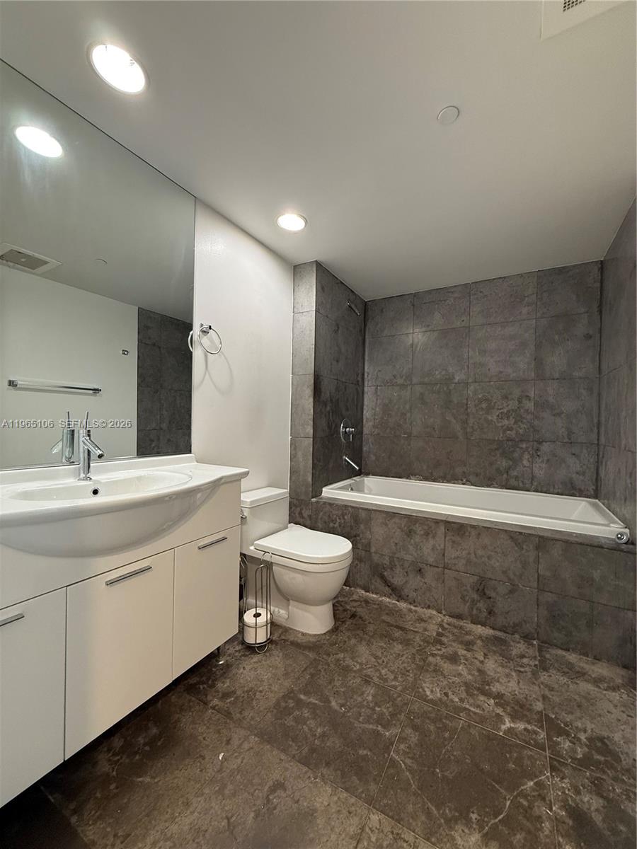 475 BRICKELL AV # 2710