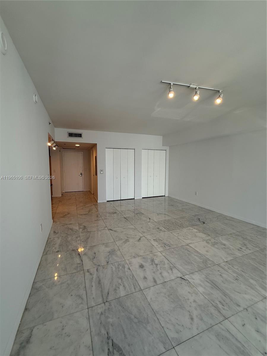 475 BRICKELL AV # 2710