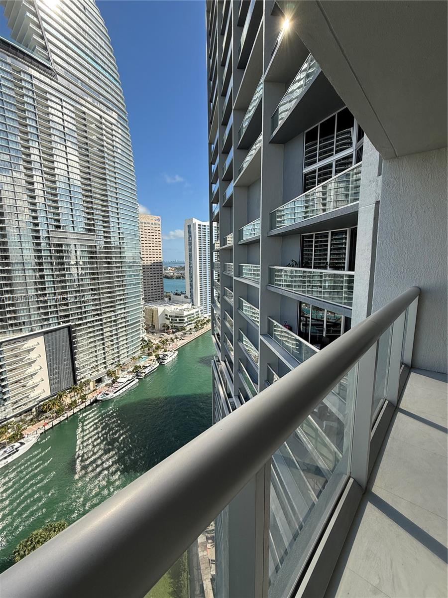 475 BRICKELL AV # 2710