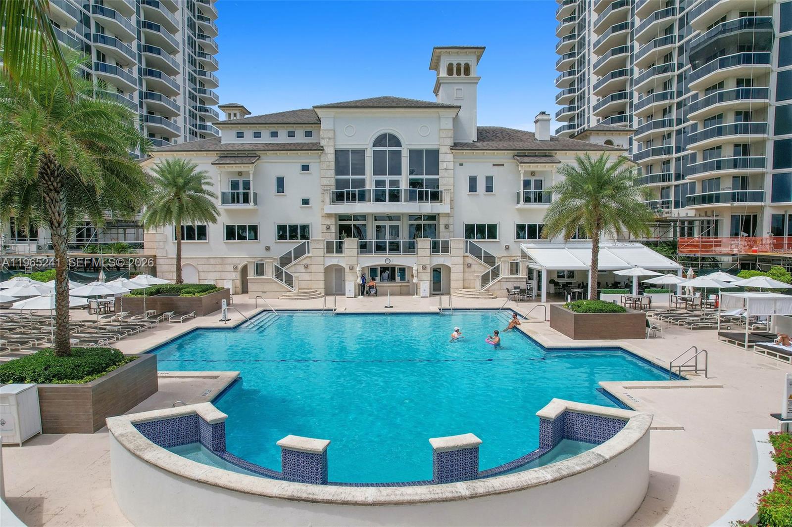 4775 Collins Ave # 2805