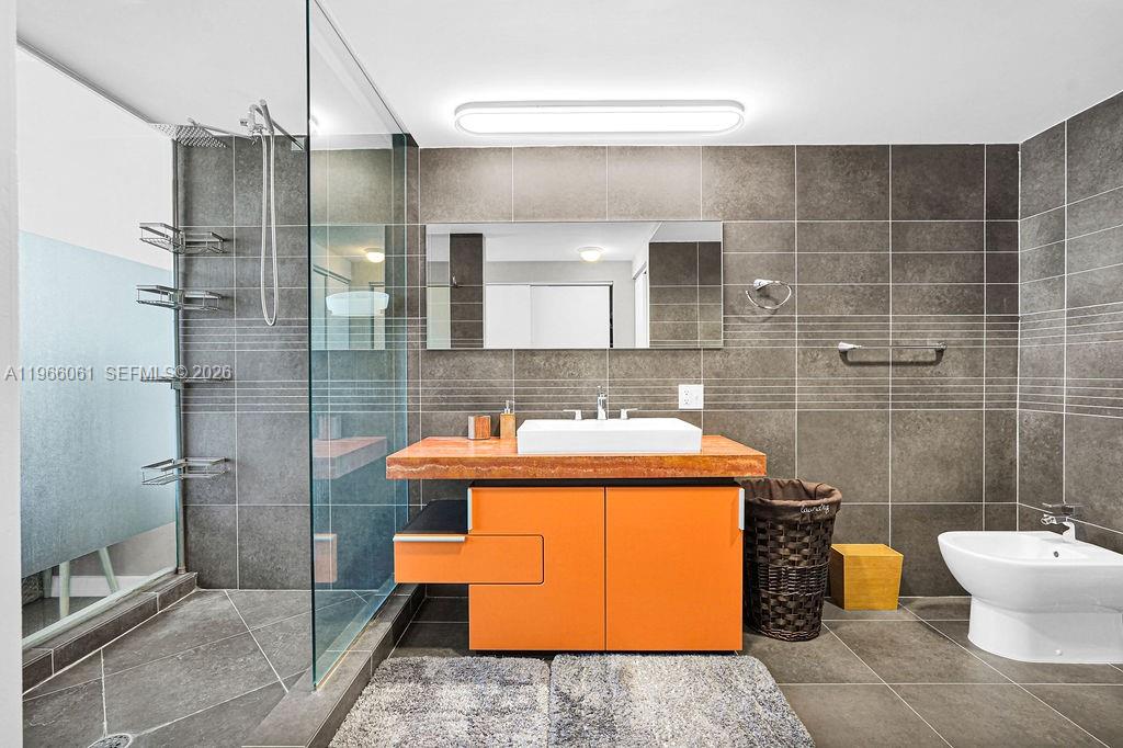 2155 Washington Ct # 403