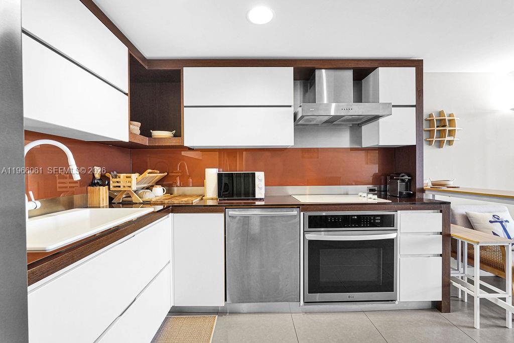 2155 Washington Ct # 403