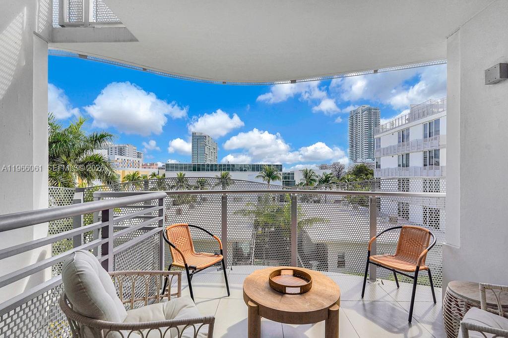 2155 Washington Ct # 403