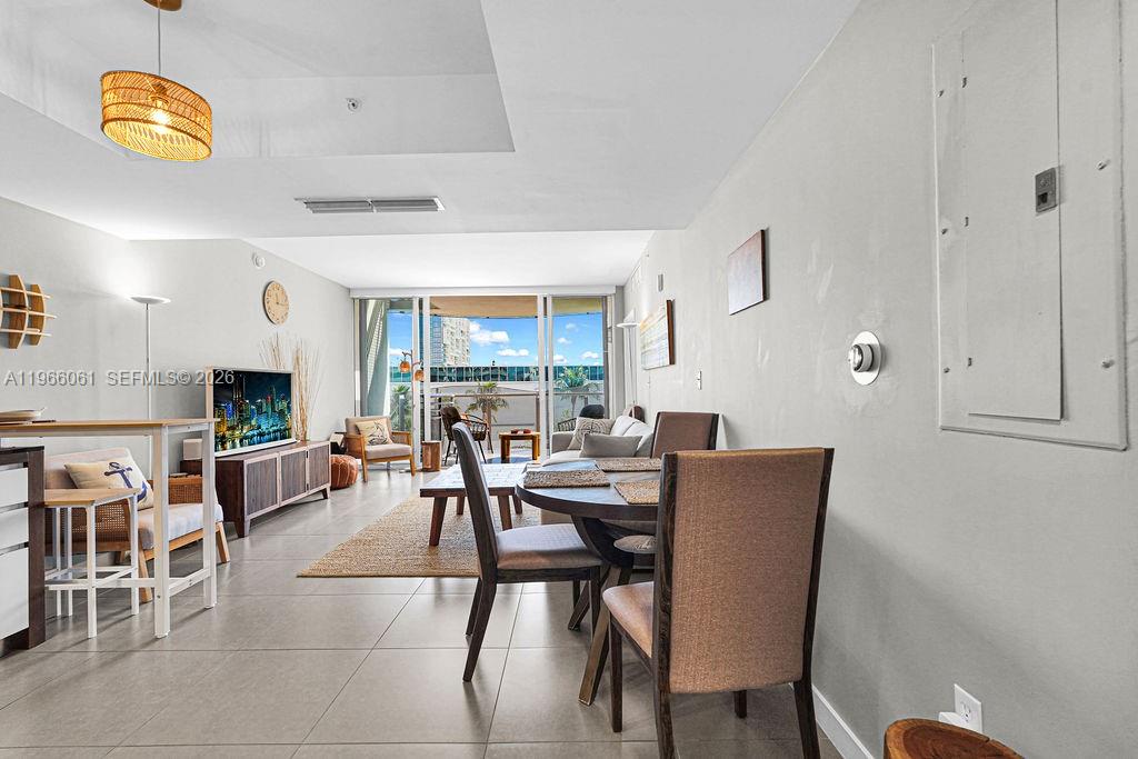 2155 Washington Ct # 403