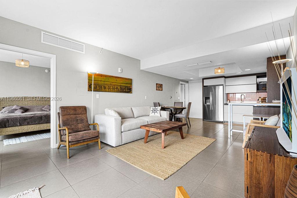 2155 Washington Ct # 403