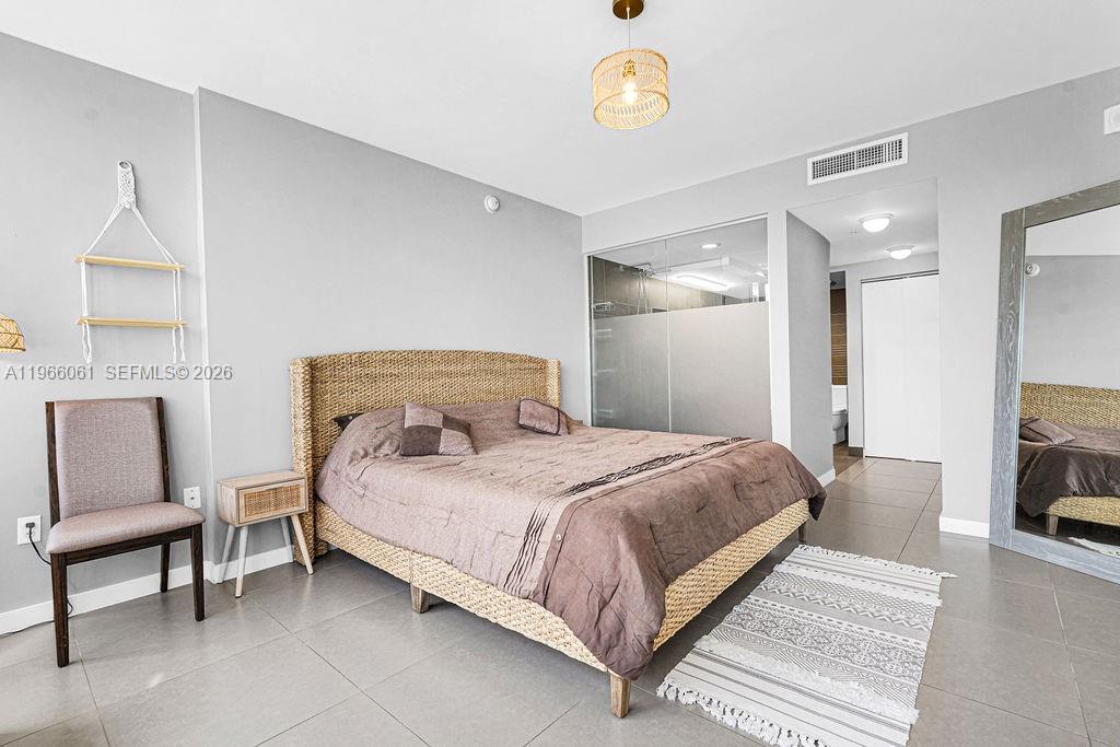 2155 Washington Ct # 403