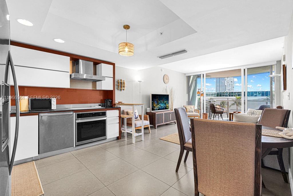 2155 Washington Ct # 403