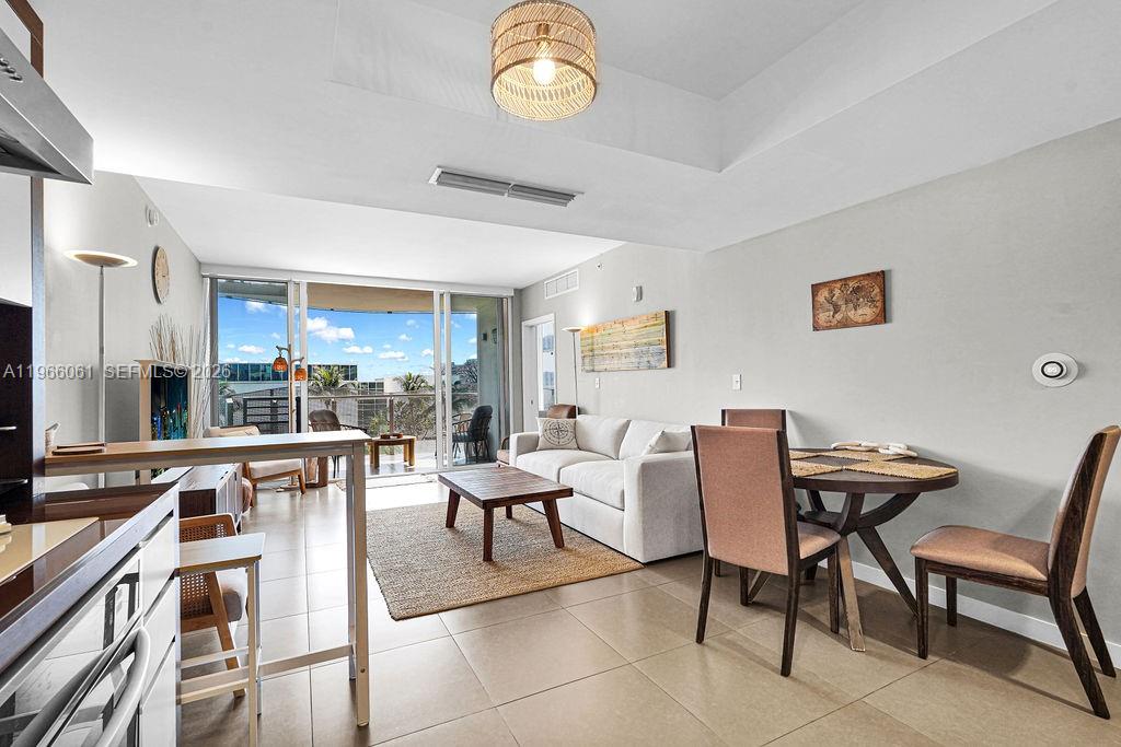 2155 Washington Ct # 403