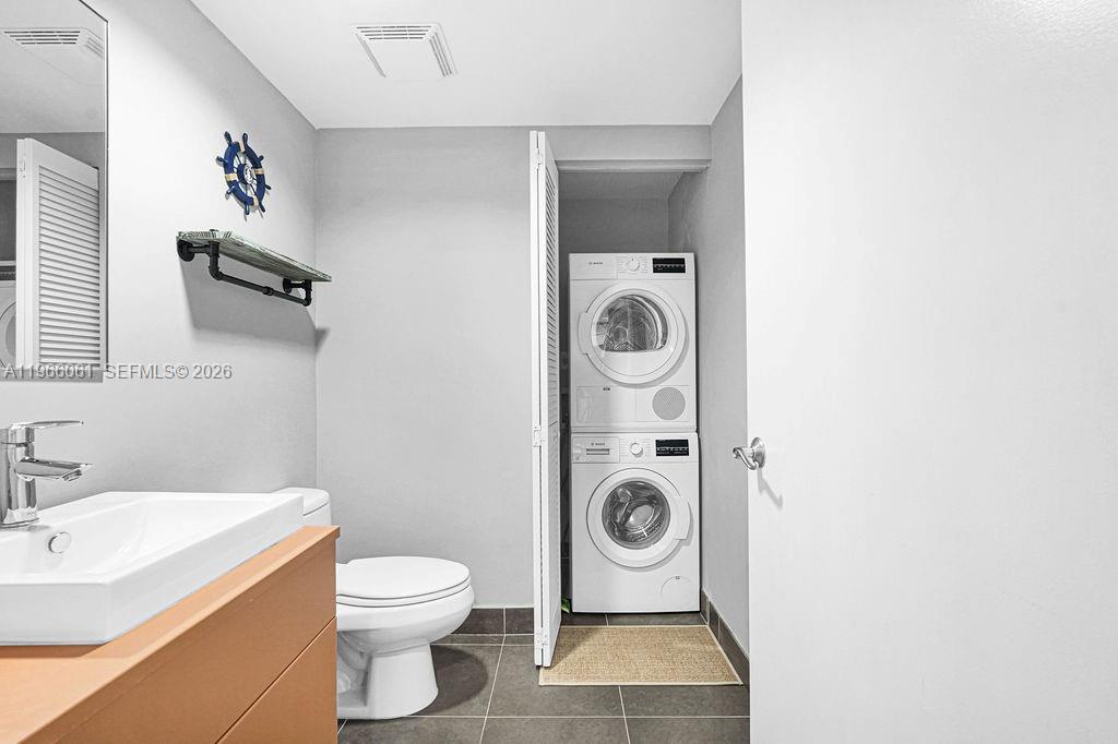 2155 Washington Ct # 403