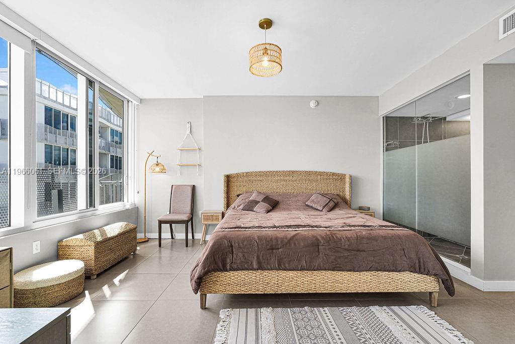 2155 Washington Ct # 403