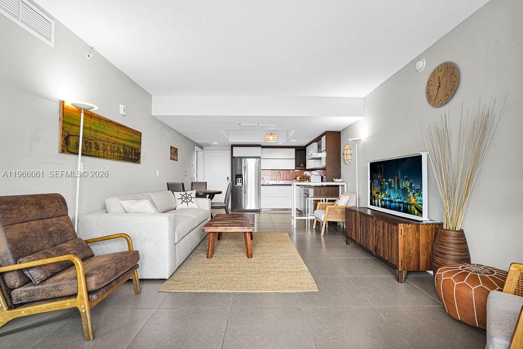 2155 Washington Ct # 403