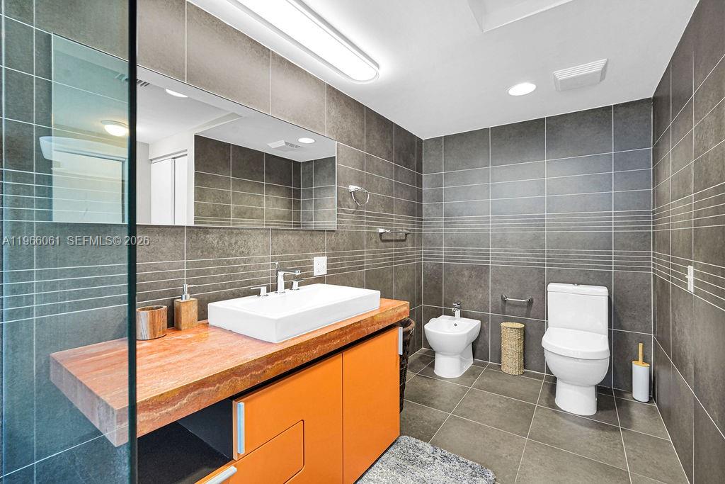 2155 Washington Ct # 403