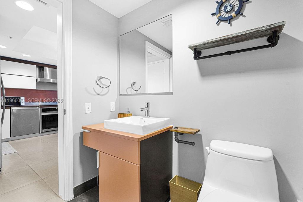 2155 Washington Ct # 403