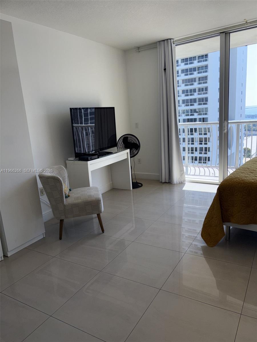 1750 N Bayshore Dr # 2208