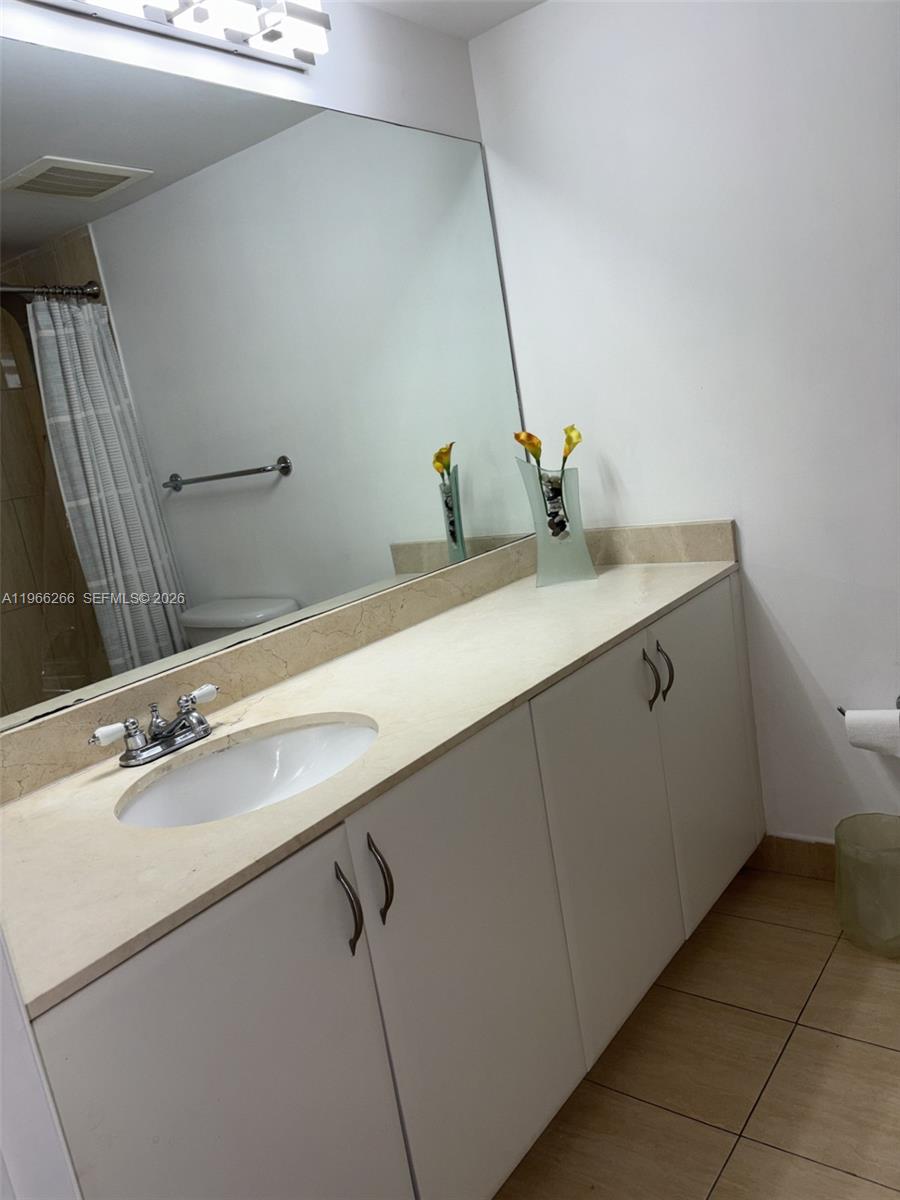 1750 N Bayshore Dr # 2208