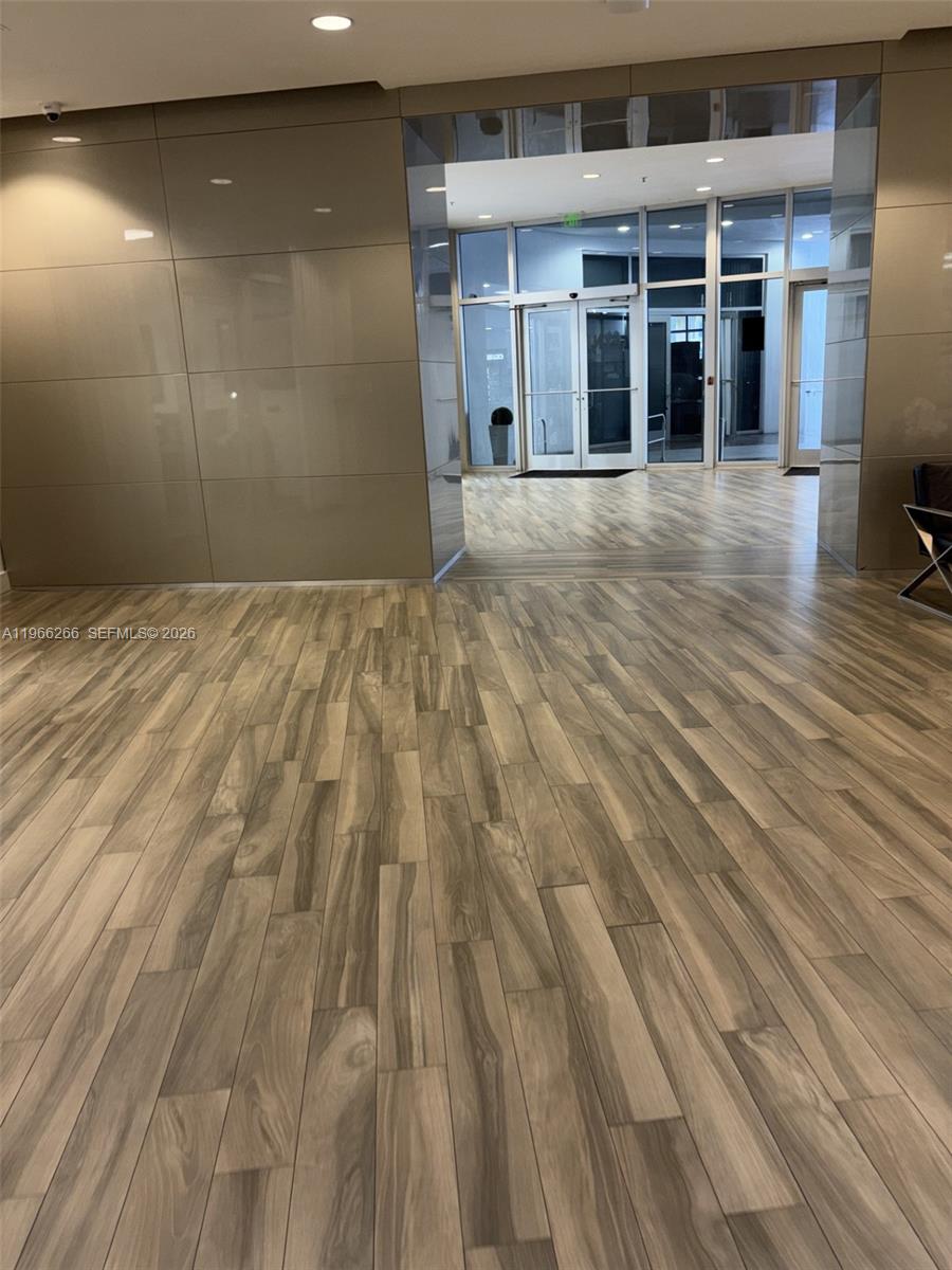 1750 N Bayshore Dr # 2208