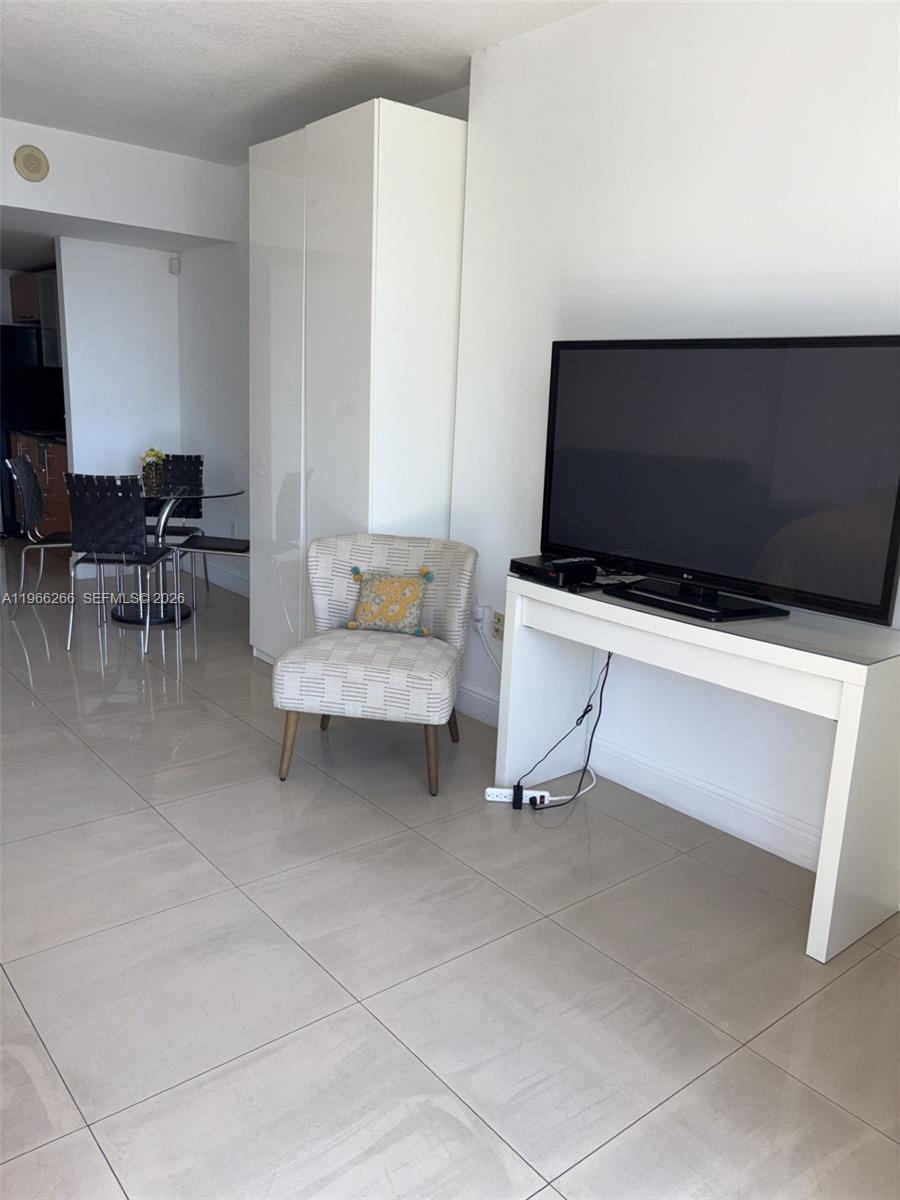 1750 N Bayshore Dr # 2208