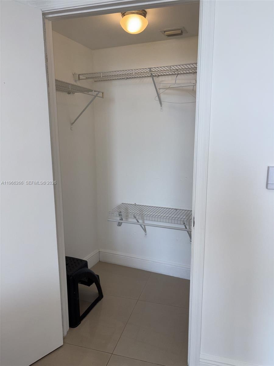 1750 N Bayshore Dr # 2208