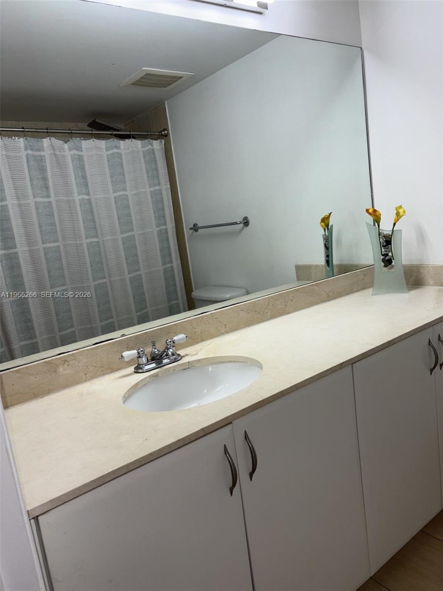 1750 N Bayshore Dr # 2208