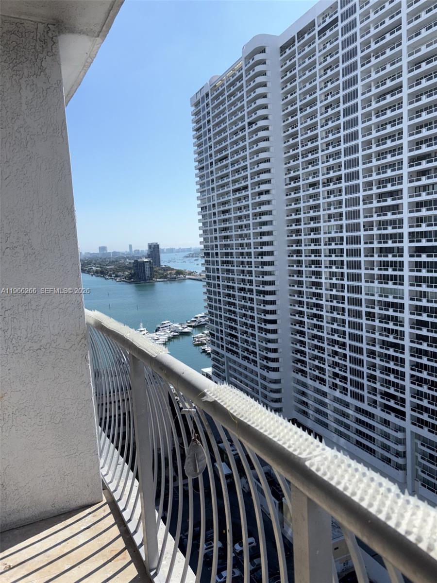 1750 N Bayshore Dr # 2208