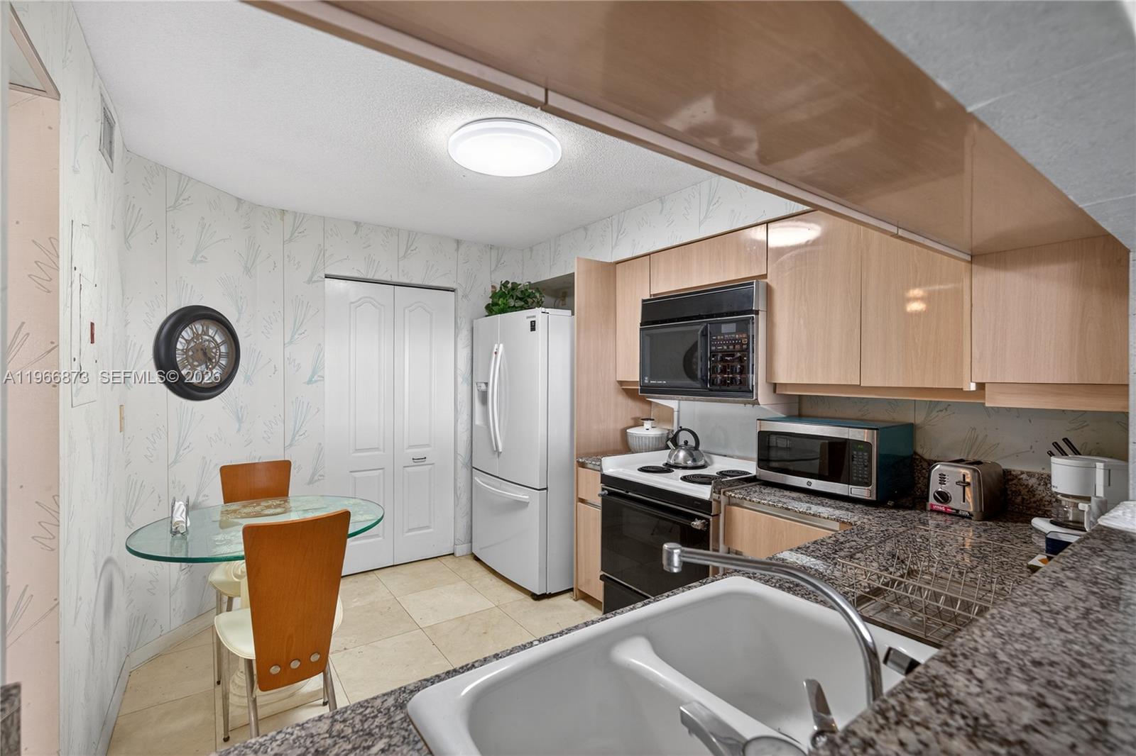 5757 Collins Ave # 1902