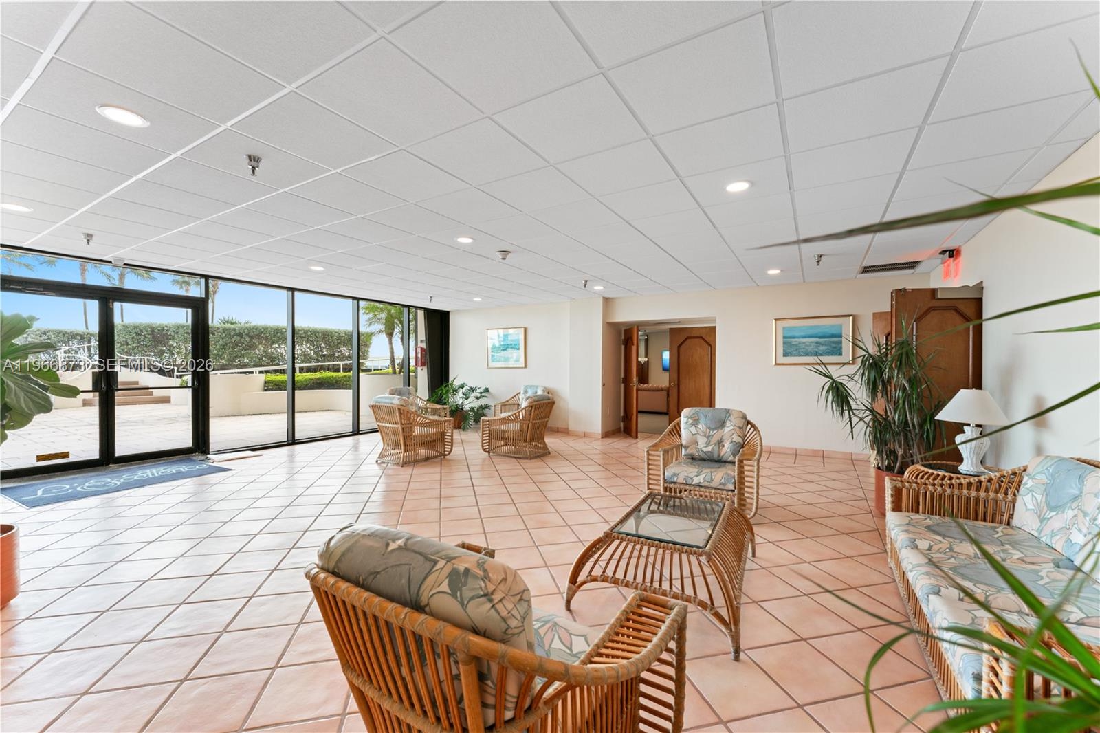 5757 Collins Ave # 1902