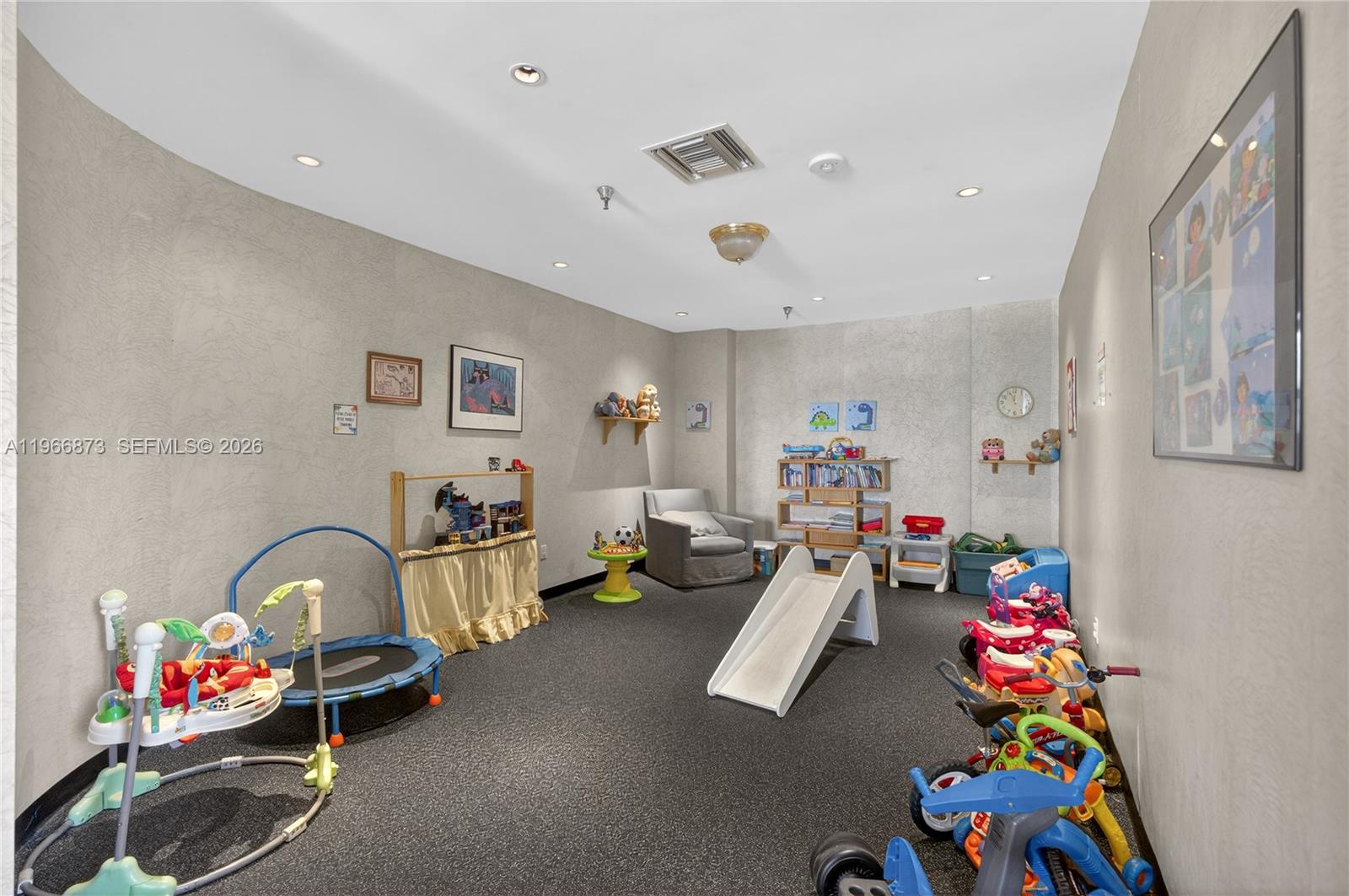 5757 Collins Ave # 1902