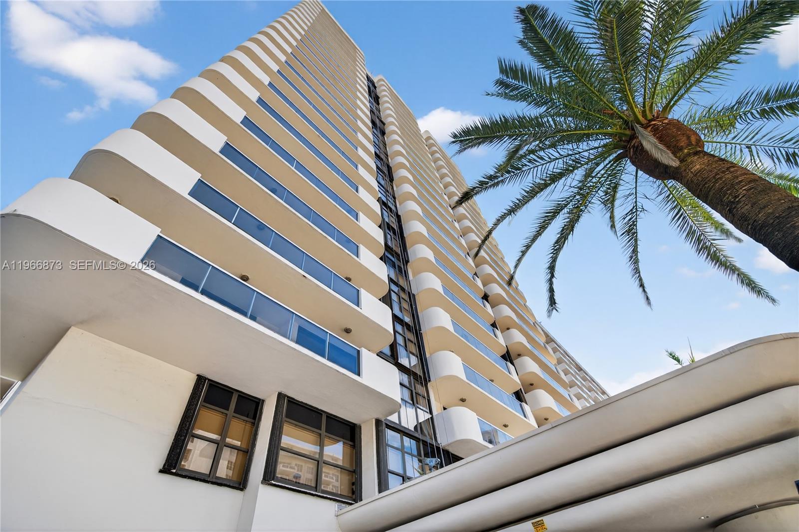 5757 Collins Ave # 1902