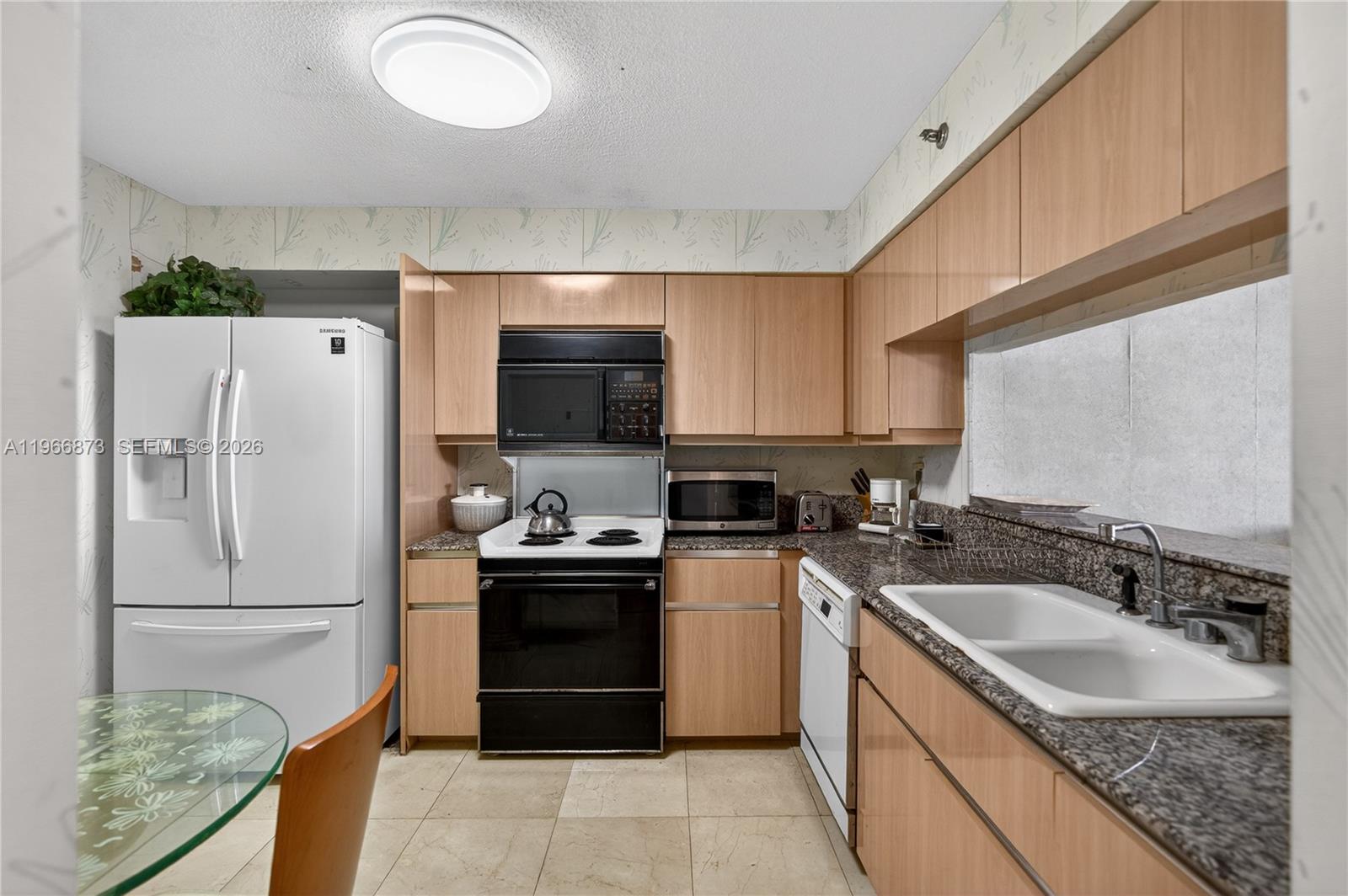 5757 Collins Ave # 1902