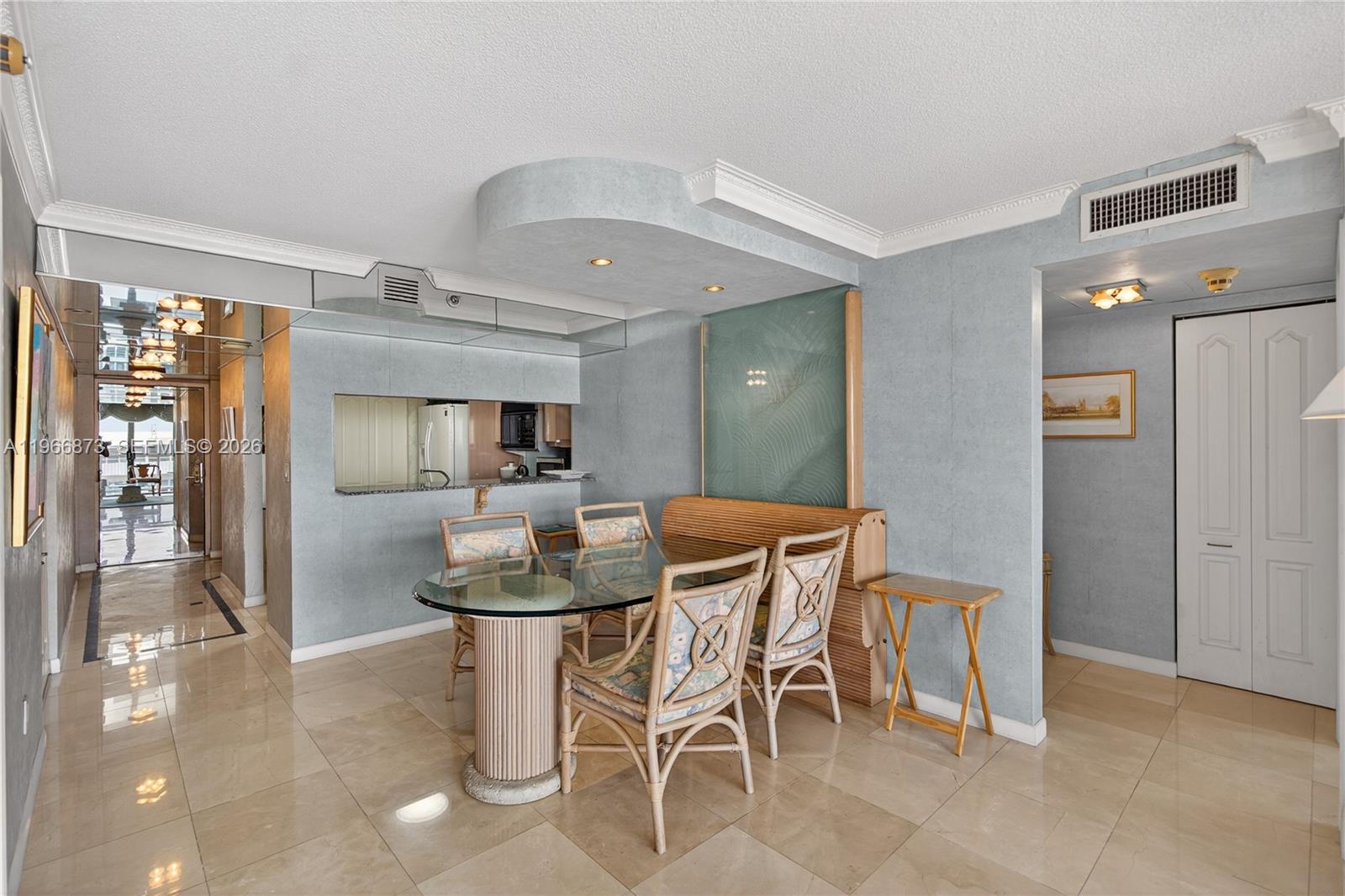 5757 Collins Ave # 1902