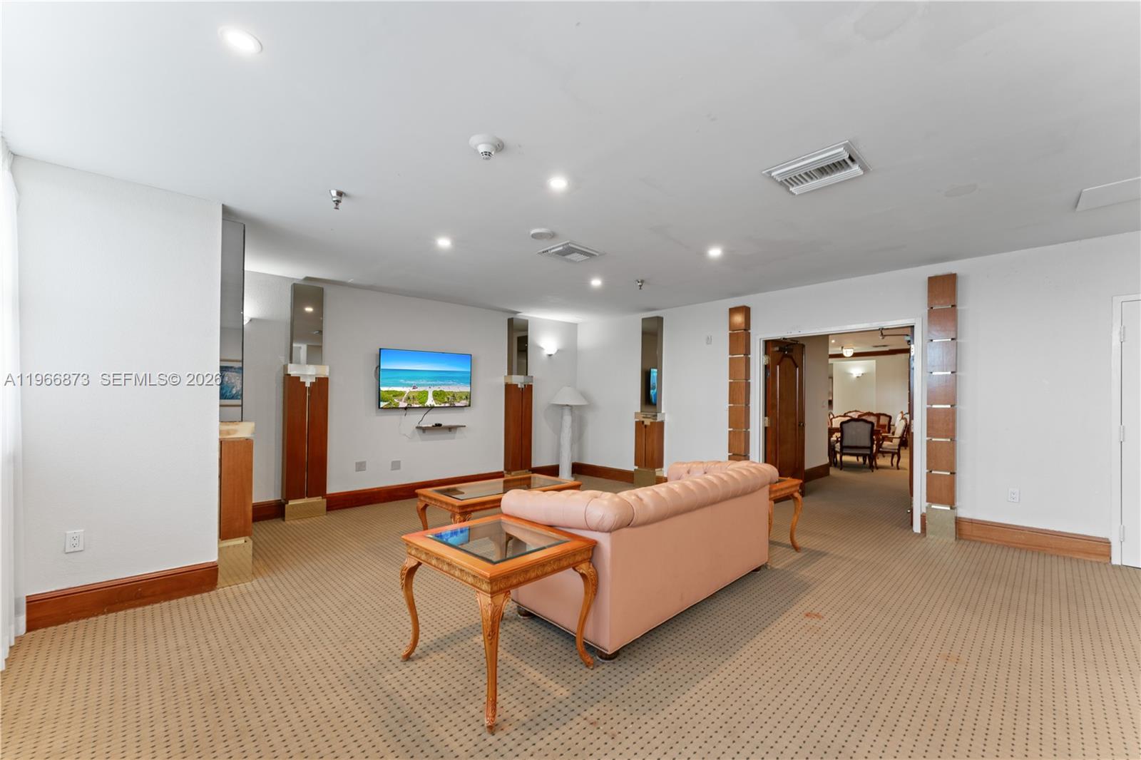 5757 Collins Ave # 1902