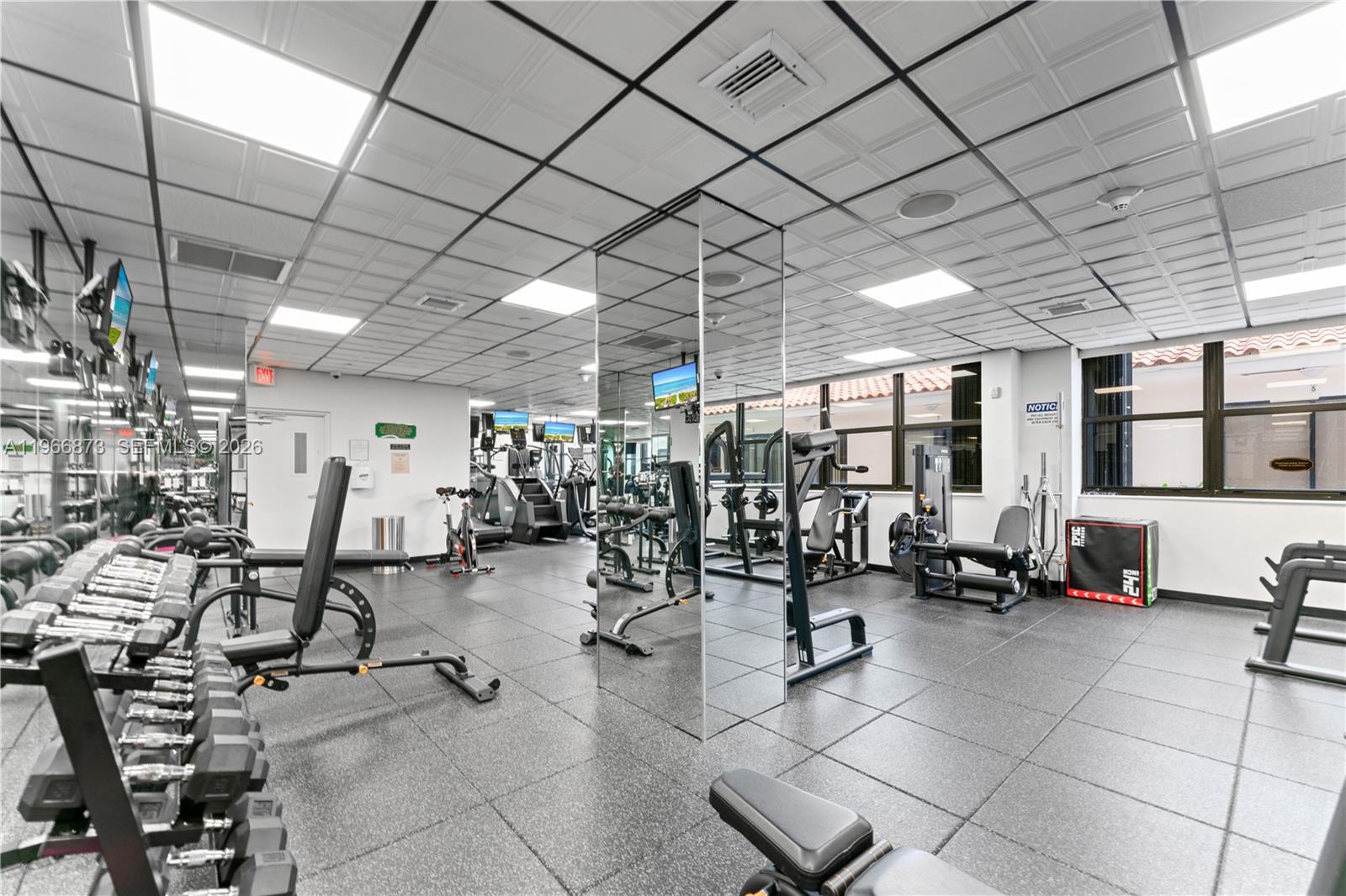 5757 Collins Ave # 1902