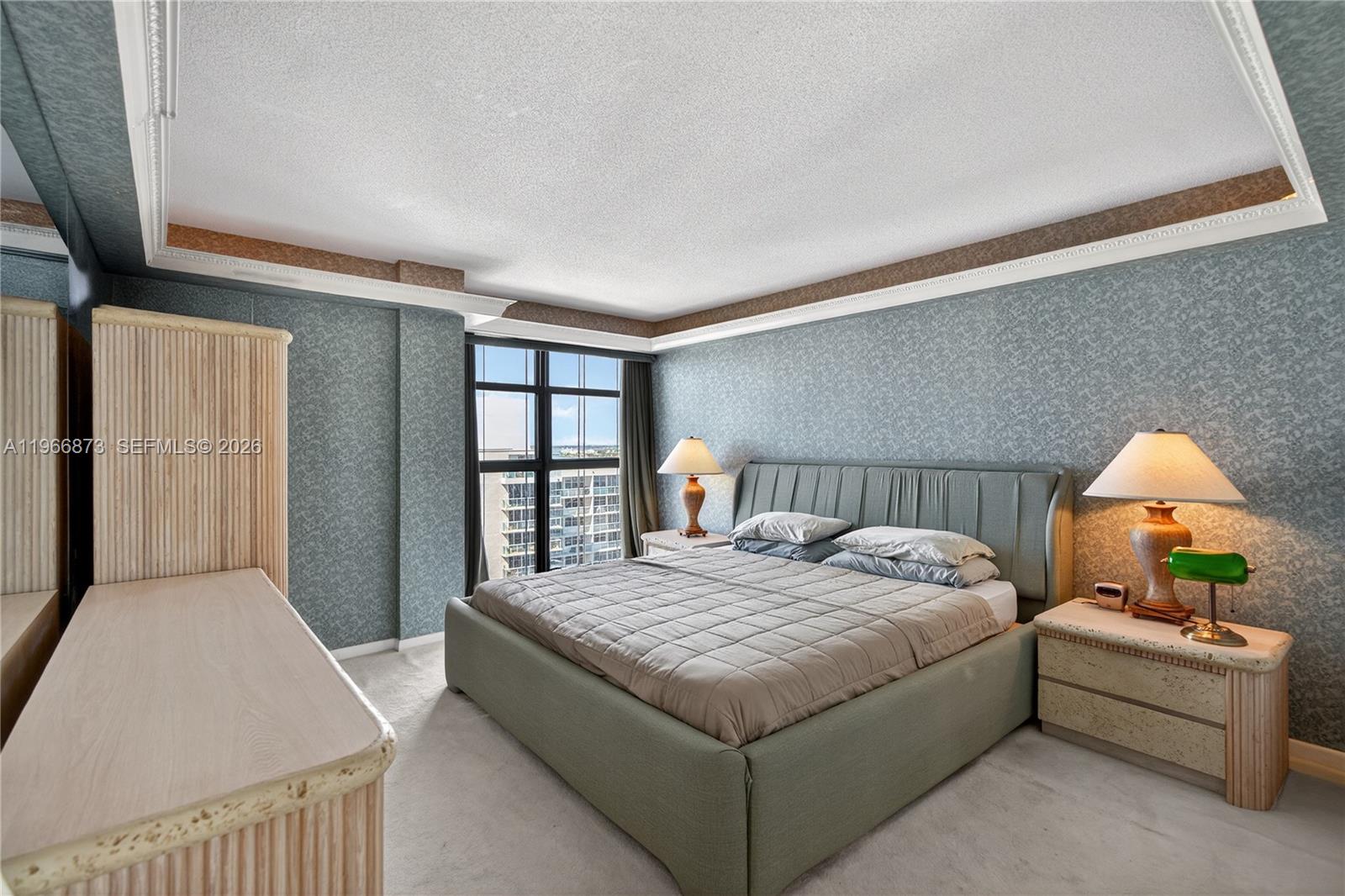 5757 Collins Ave # 1902