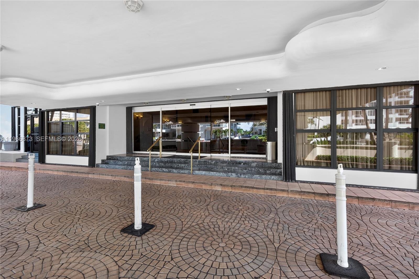 5757 Collins Ave # 1902