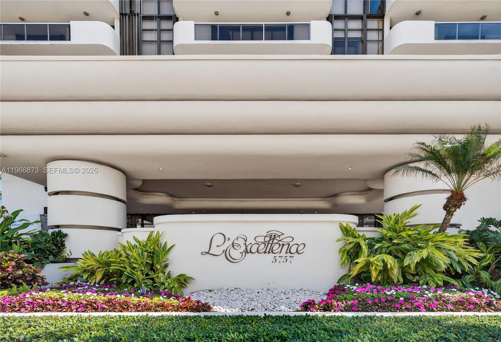 5757 Collins Ave # 1902