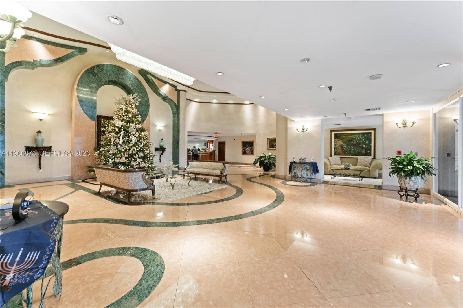 5757 Collins Ave # 1902