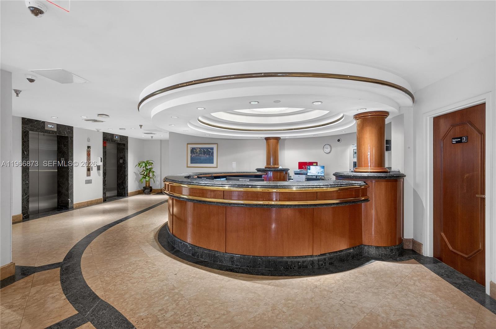 5757 Collins Ave # 1902