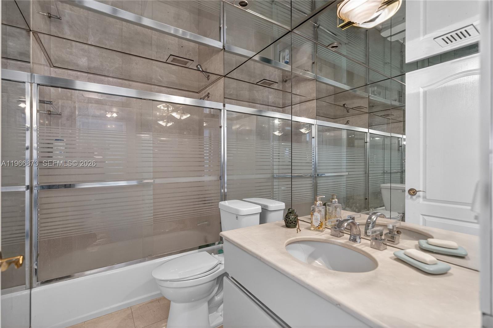 5757 Collins Ave # 1902