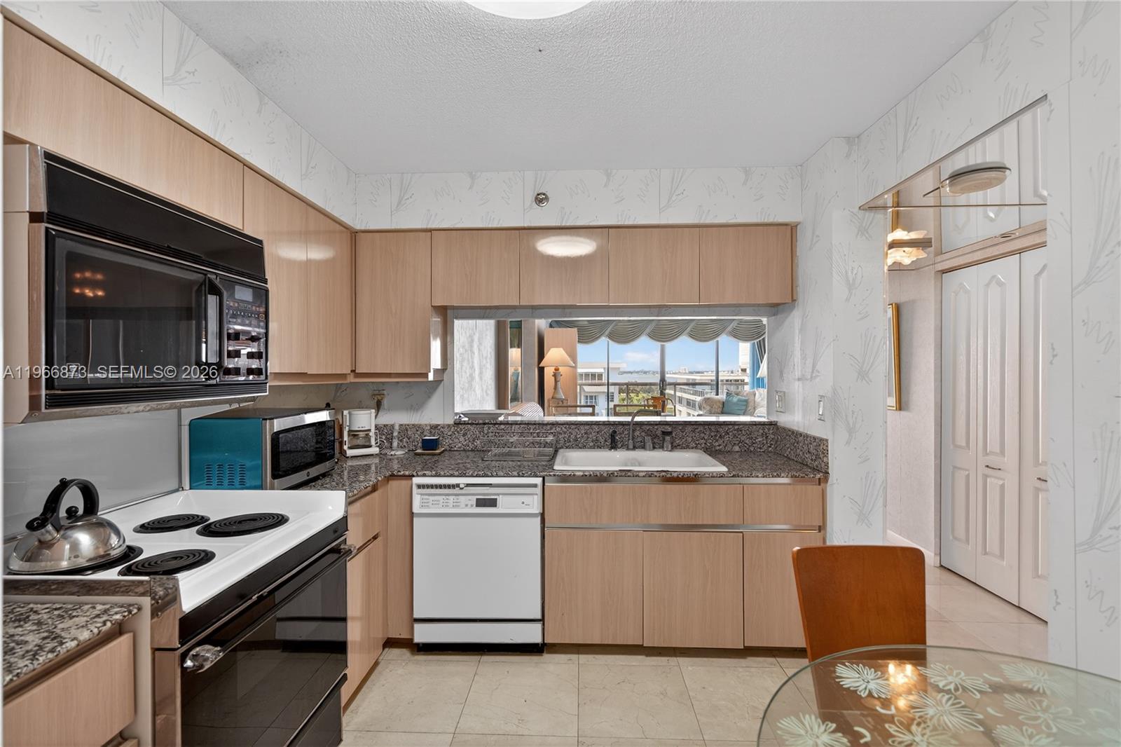 5757 Collins Ave # 1902