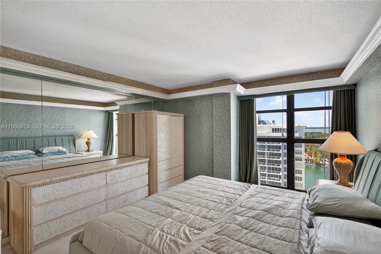 5757 Collins Ave # 1902