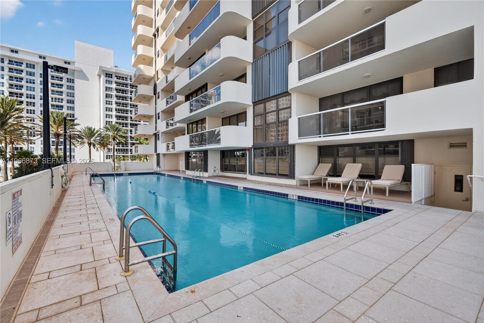 5757 Collins Ave # 1902