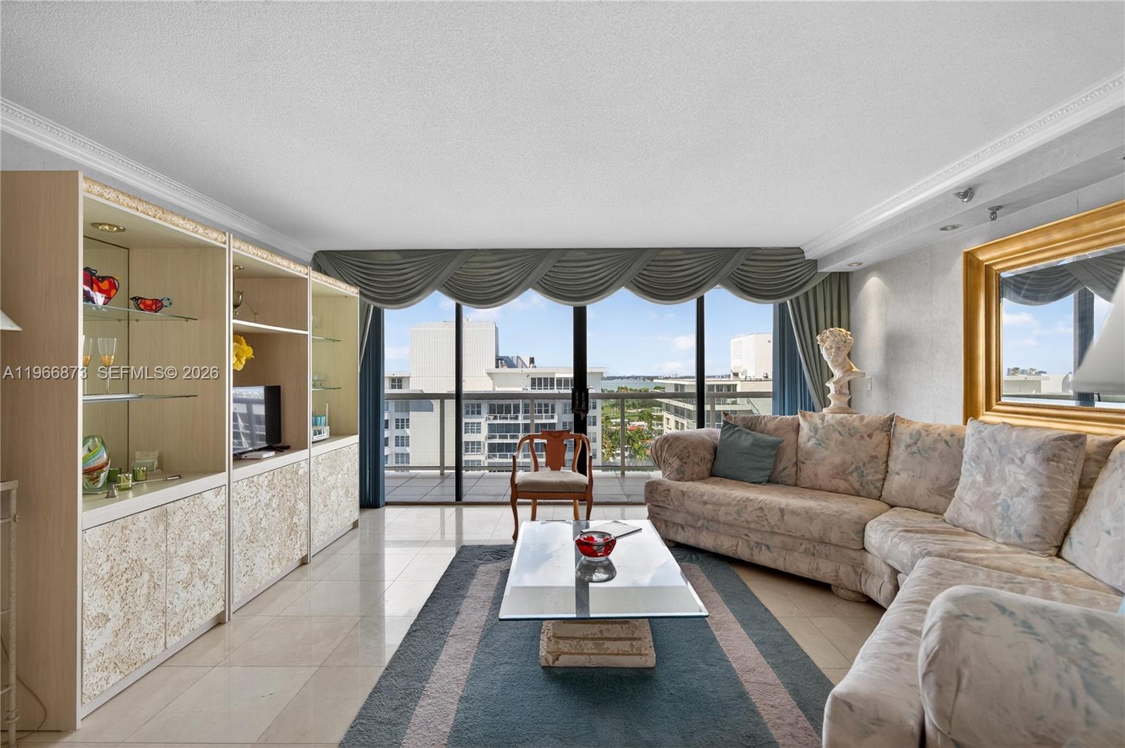 5757 Collins Ave # 1902