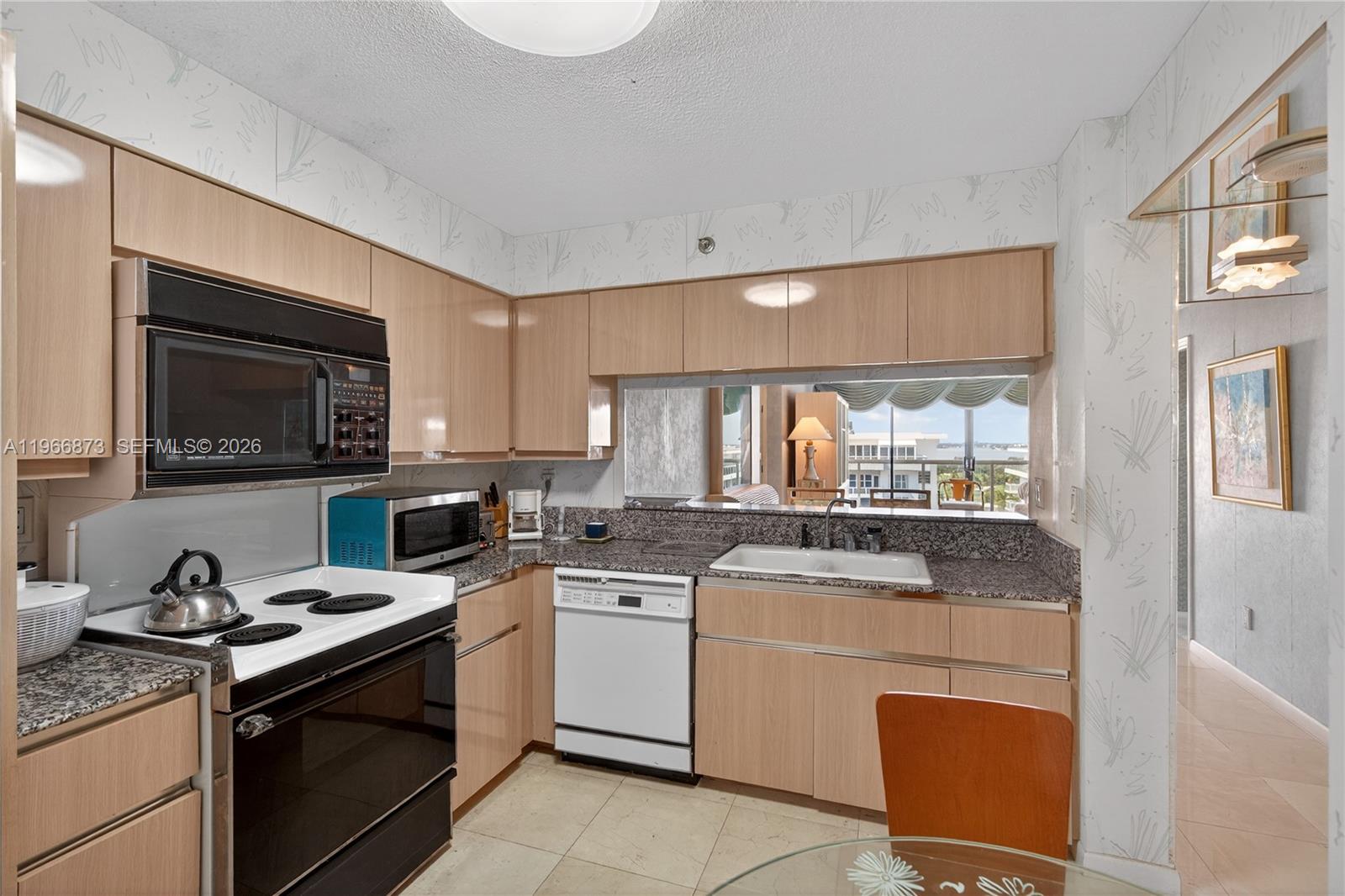 5757 Collins Ave # 1902
