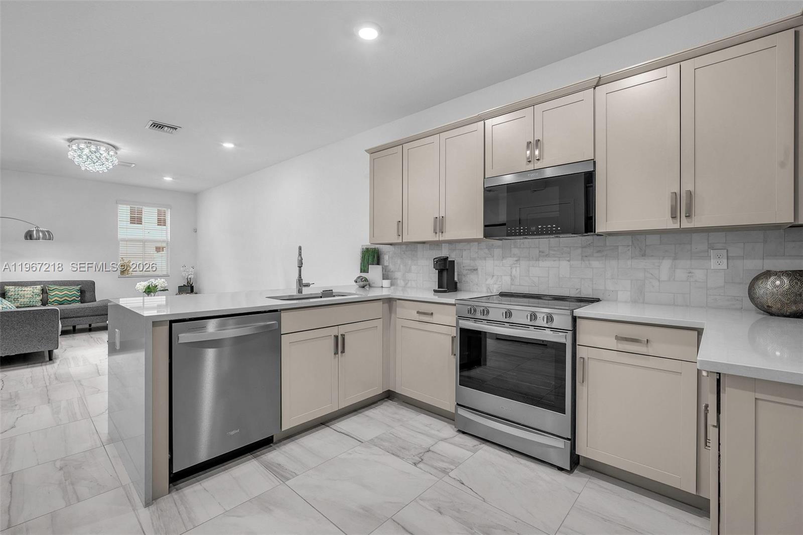 142 SW 170th Ave