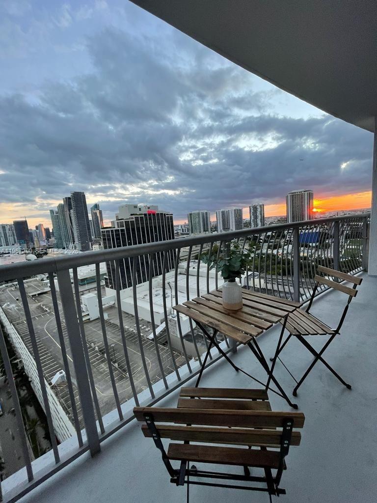1750 N Bayshore Dr # 2710