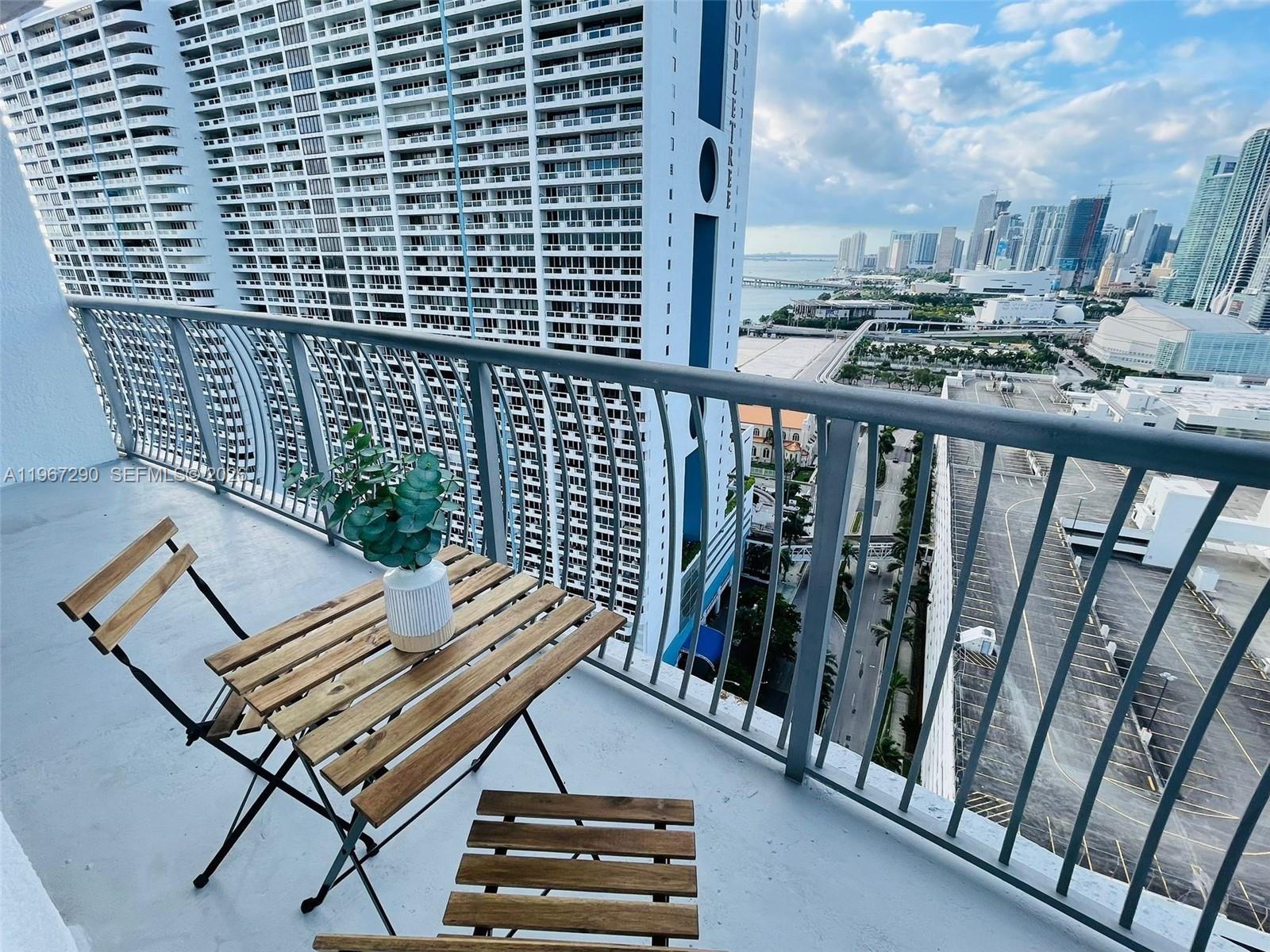 1750 N Bayshore Dr # 2710