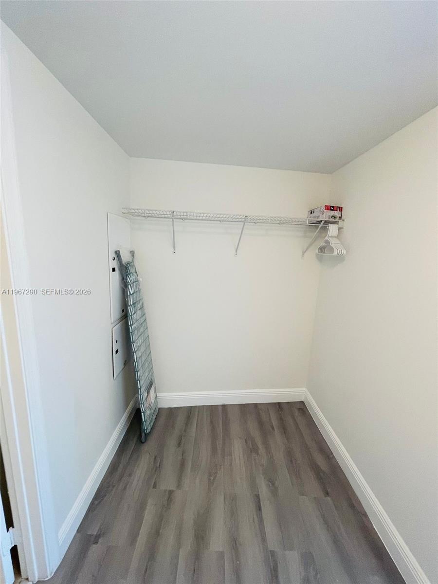1750 N Bayshore Dr # 2710