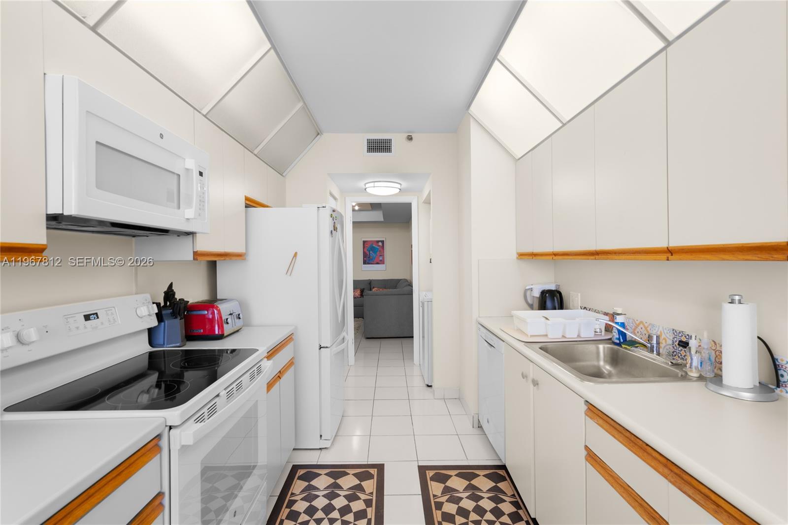 20281 E Country Club Dr # 403