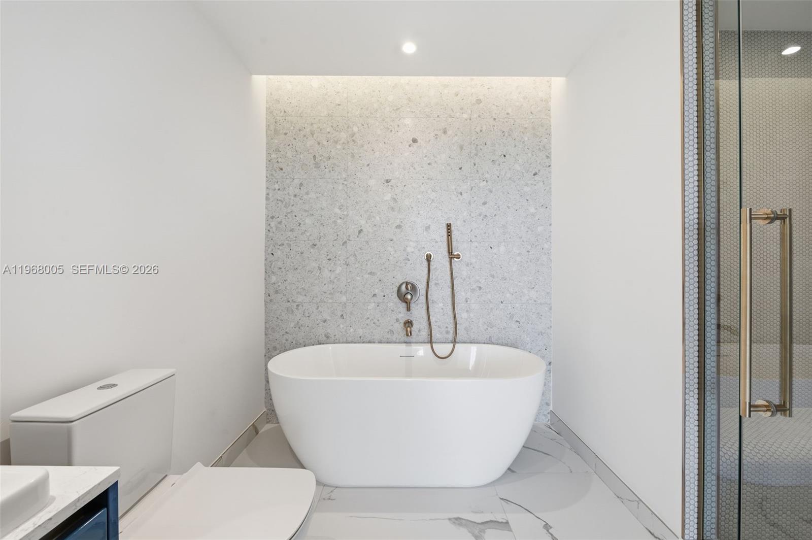 2678 Tigertail Ave # 1501